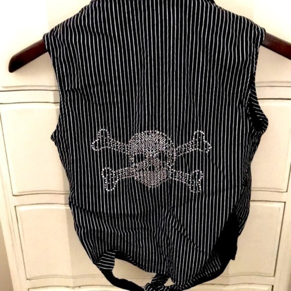 SKULL sleeveless black white pinstripe wrap crop top size small